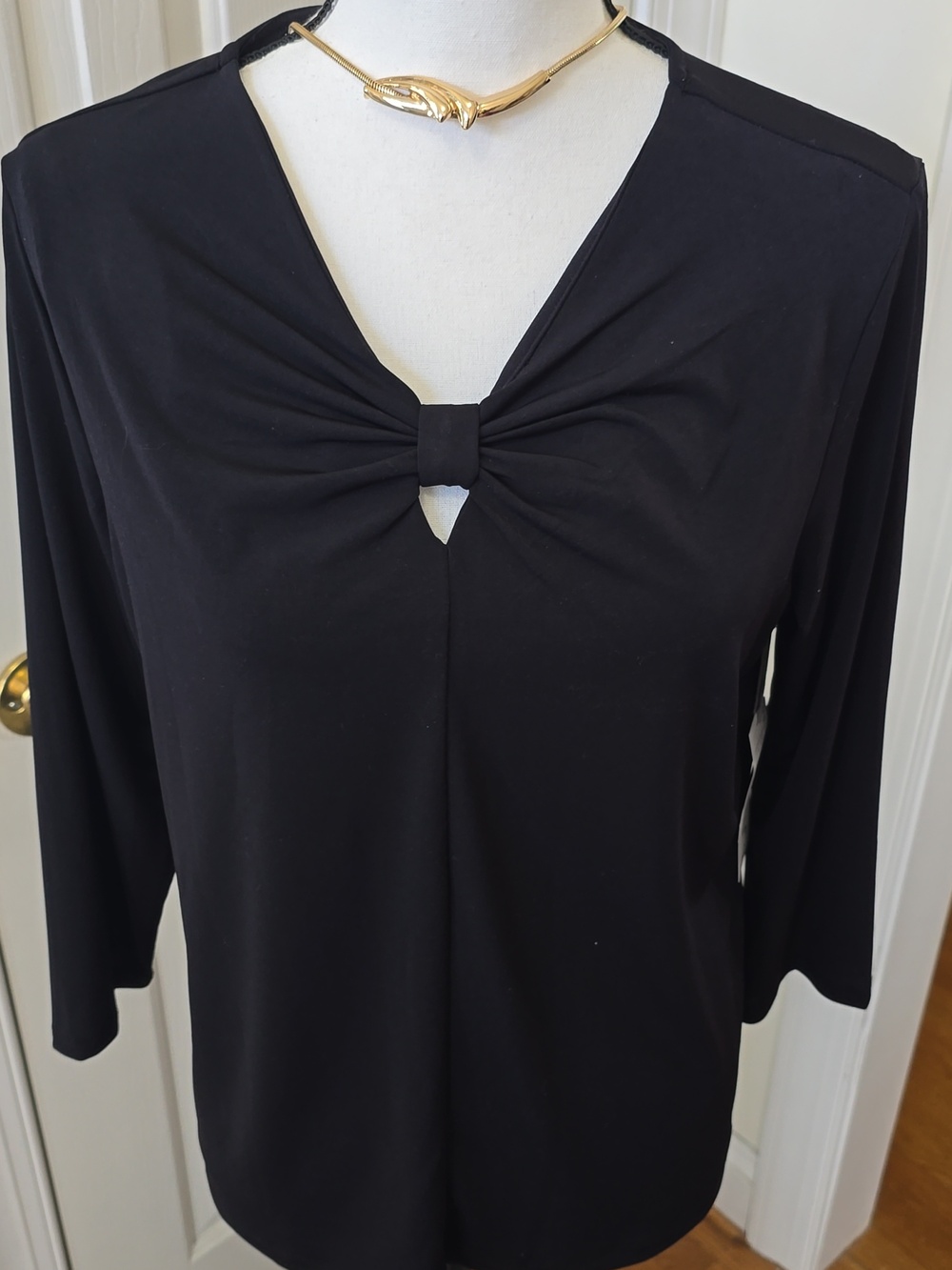 LIZ CLAIBORNE BRAND WOMEN'S PETITE BLACK PULLOVER TOP SIZE LP